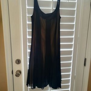 Stylish, sleeveless dress for evenings, travels and parties.